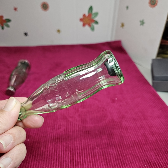 Vintage Green Glass Coca-Cola Coke Mini Bottle Salt and Pepper Shakers Clear - Picture 4 of 4